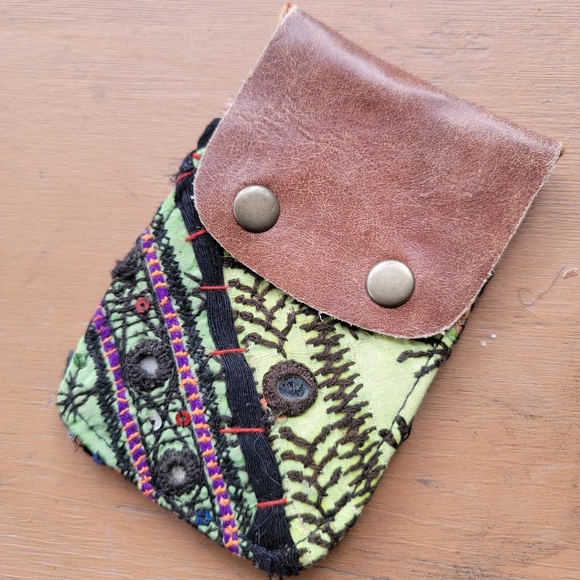 🌎👽 Free People Boho Embroidered Repurposed vtg banjara hippie Wallet card case - Picture 13 of 16